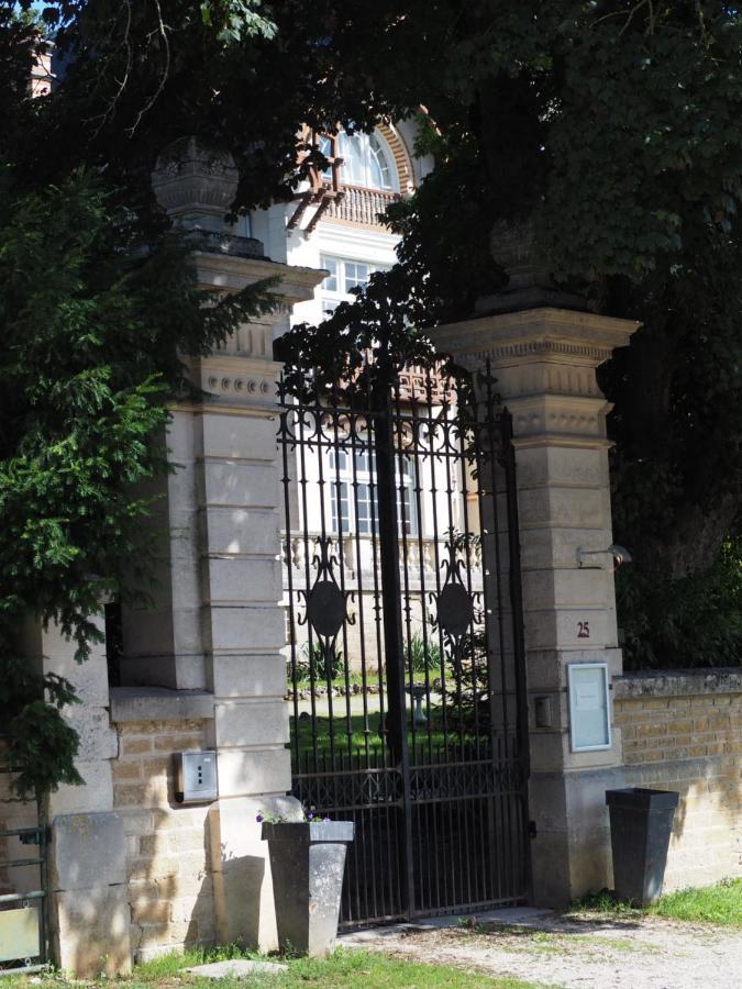 Charming Cottage In Chateau Les Roches Gardens Mont-Saint-Jean  Dış mekan fotoğraf